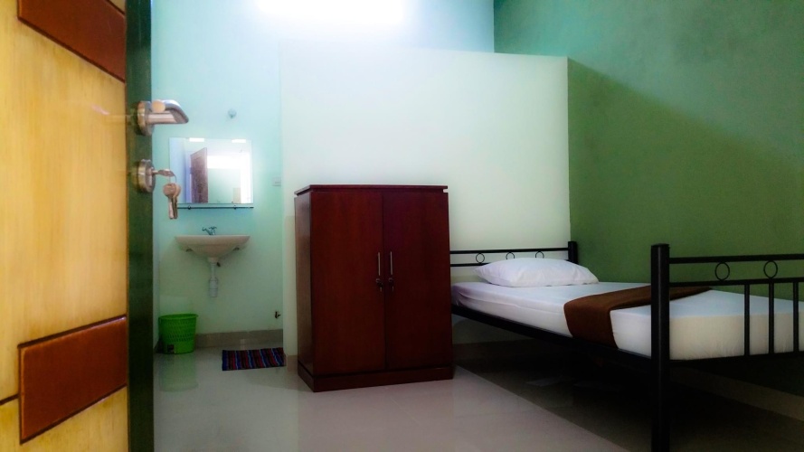 Economy room