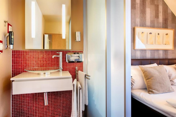 Standard Triple room