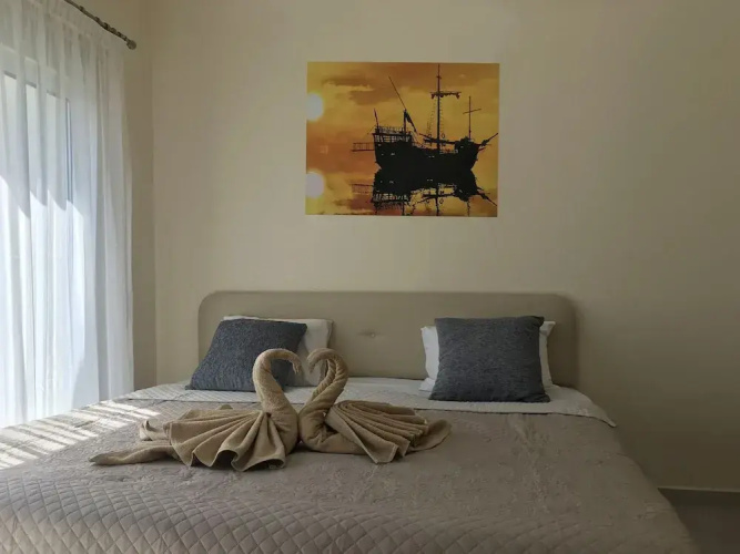 2BR Maisonette Pool - Walk to Beach