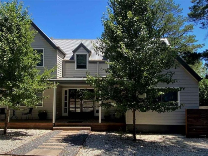 4 Bedrooms Cottage
