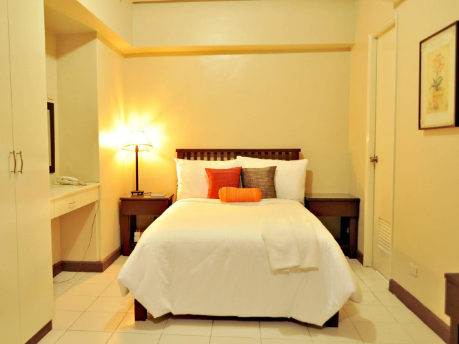 OYO 103 Artina Suites Hotel