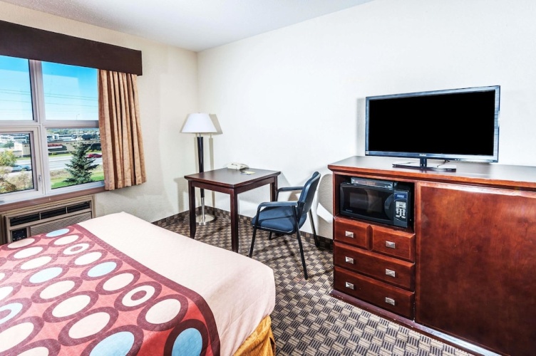 Super 8 By Wyndham Calgary/Airport photo 8