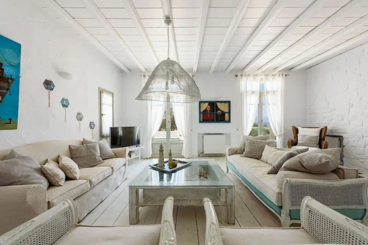 2 Bedrooms Villa