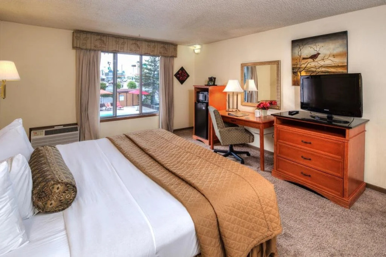 Foothills Inn