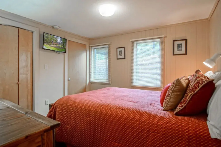 Powderidge 60: Slope Side, Fireplace, Spacious Deck