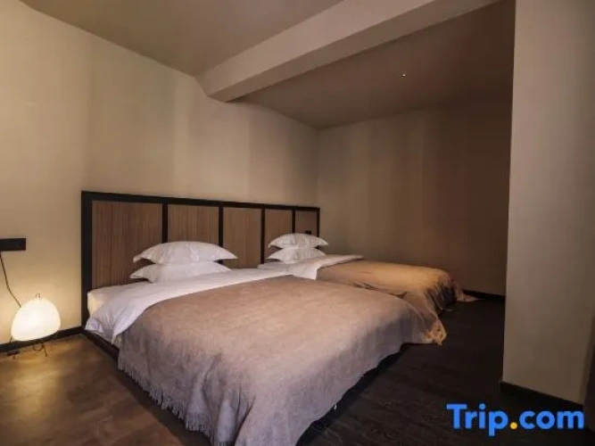 Twin Family Suite with courtyard view