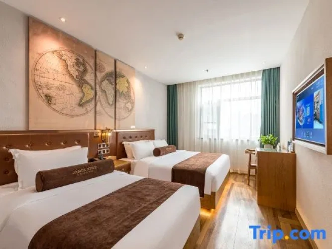 Deluxe Triple Suite