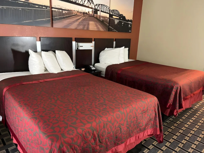 Days Inn & Suites Pine Bluff