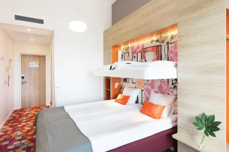 Standard Triple room