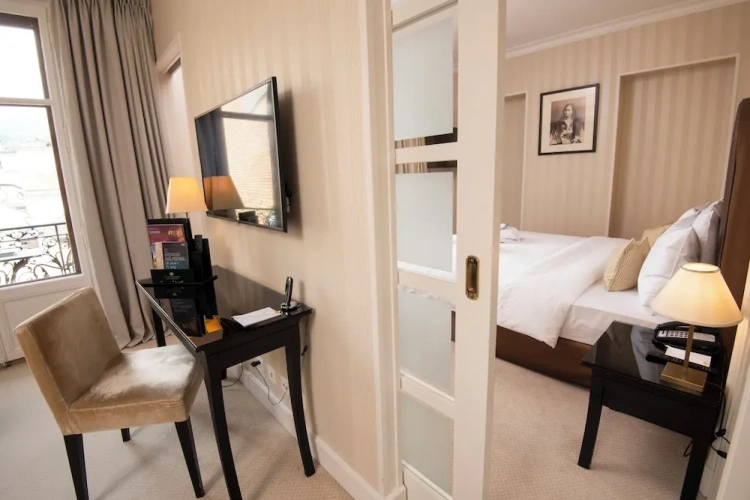 Deluxe Suite