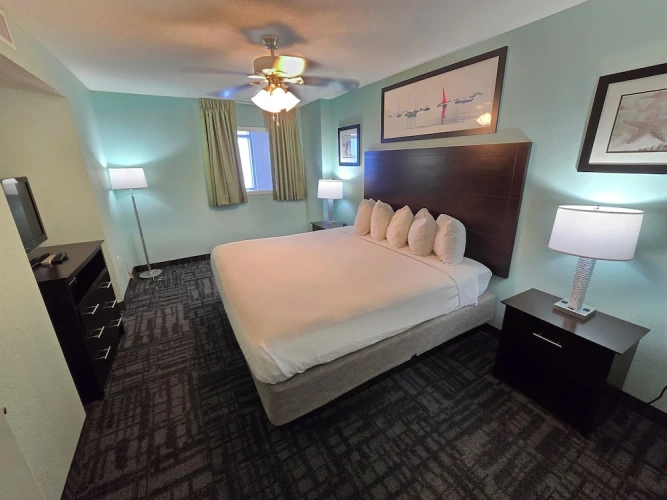 2 Bedrooms Classic room with balcony and oceanfront