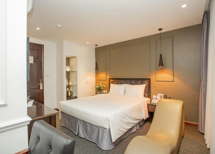 Adeline Hotel