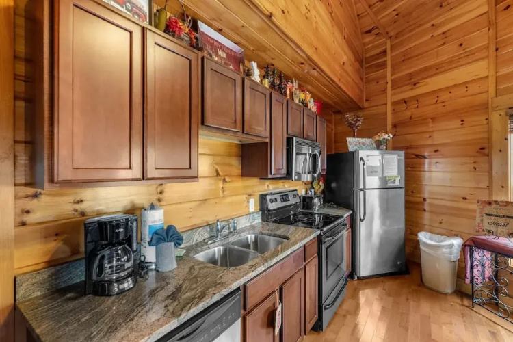 Heavenly View 2 Bedroom Cabin by RedAwning