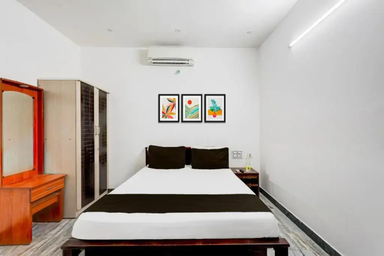 Leo's Home Stay by OYO Rooms