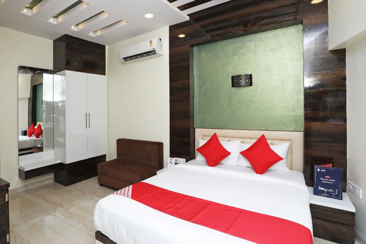 OYO 15617 Abi's Inn