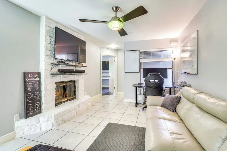 2 Bedrooms Apartment