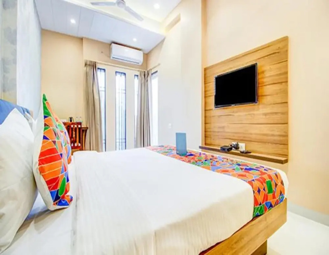 Hotel 7th Crossing by FabHotel