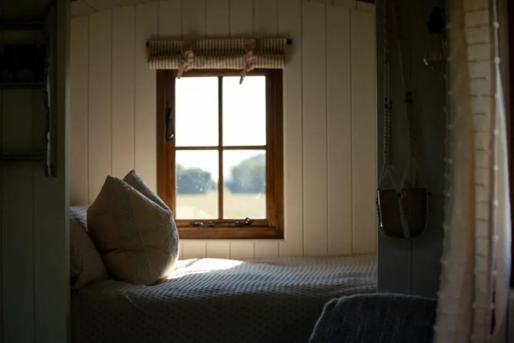 Harbour Ranch Hut - Rustic Countryside Escape