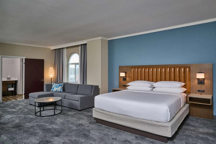 DoubleTree by Hilton Chatsworth