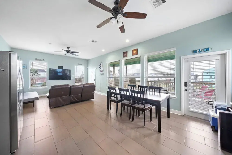 Sunny Beach House by Ryson Vacation Rentals