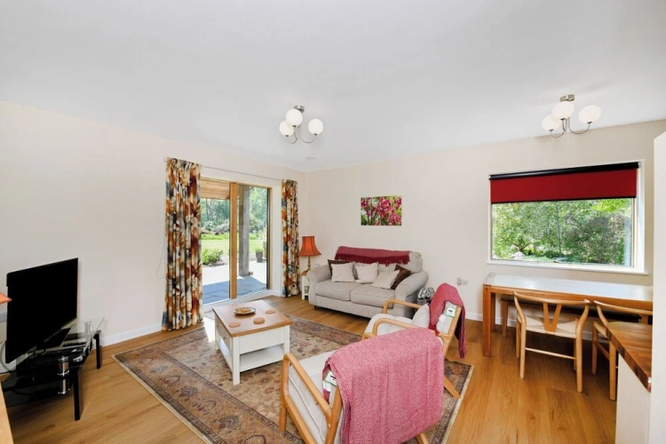 2 Bedrooms Cottage