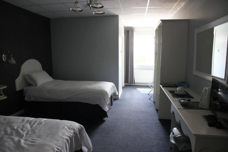 5 Corners Guest Inn