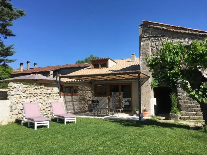2 Bedrooms Cottage