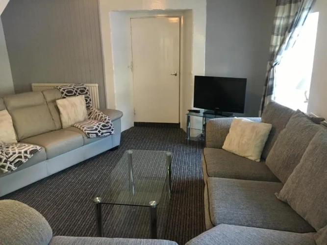 4 Bedrooms Cottage