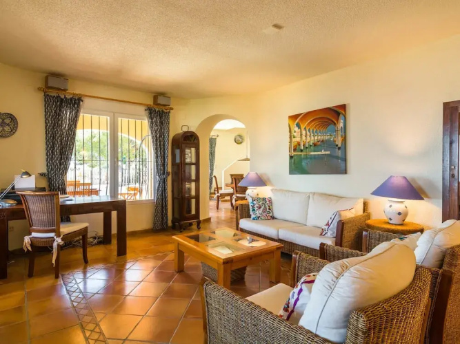 Villa With Sea Breeze Charm