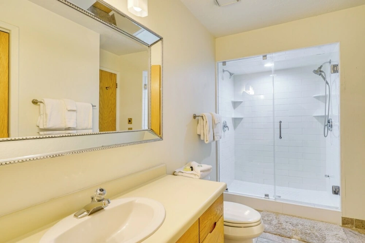 4 Bedrooms Apartment