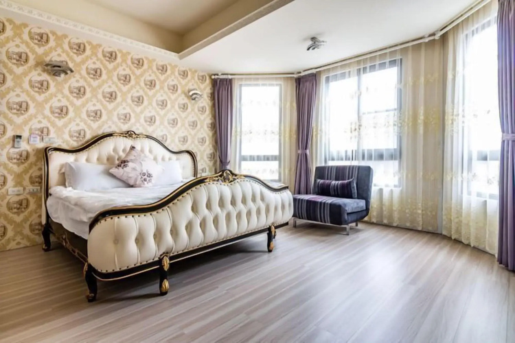 Lucent Bed & Breakfast