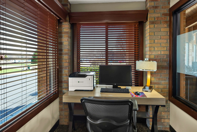 Best Western Lakewood Inn