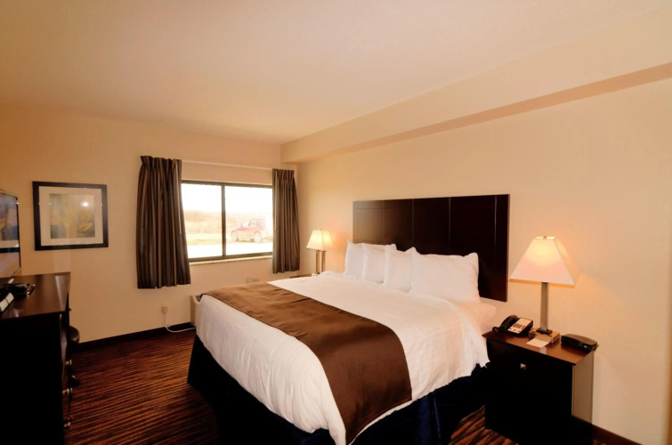 Cobblestone Inn & Suites - Denison - Oak Ridge