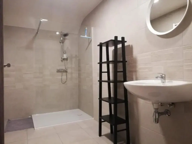 4 Bedrooms Cottage