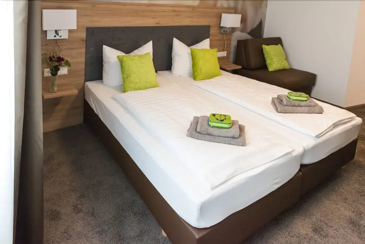 Outlet Hotel