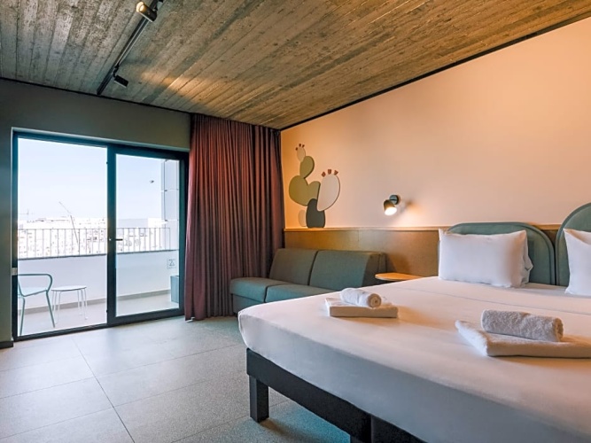 Superior Double room with city view