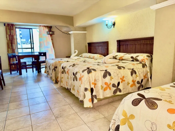 Standard Quintuple Family room