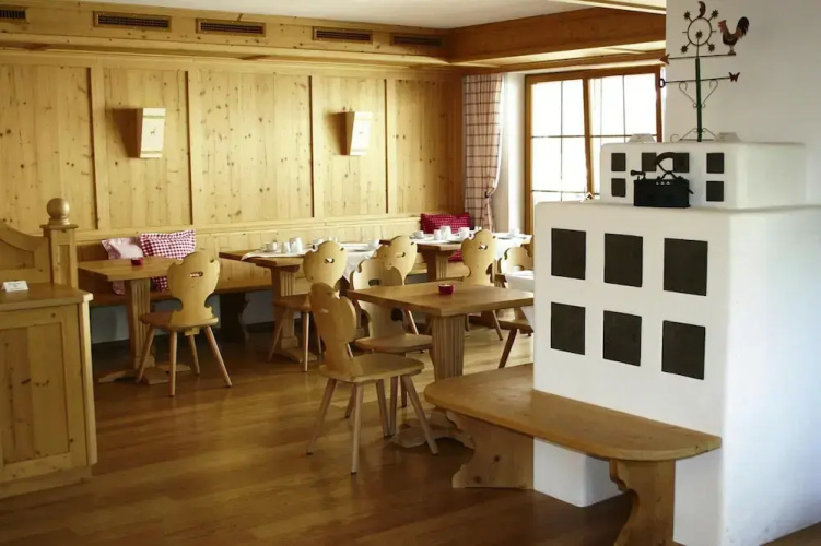 Chalet in Fiss With Panoramic Mountain Views