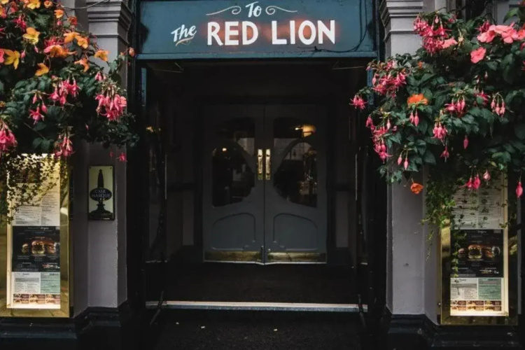 OYO The Red Lion Hotel