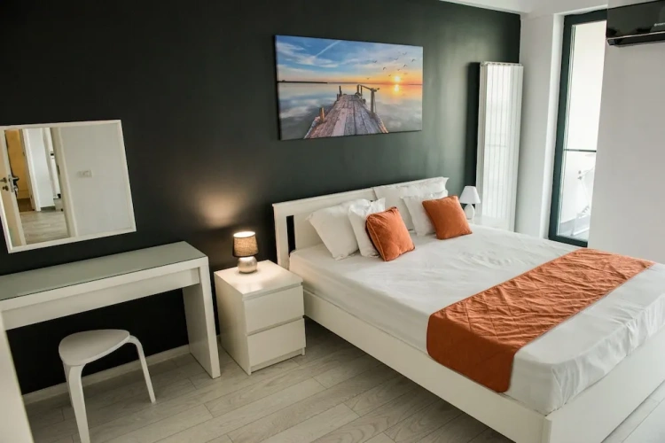 Family Apartment with balcony and with lake view