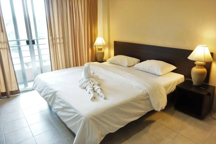Chaofa West Suites