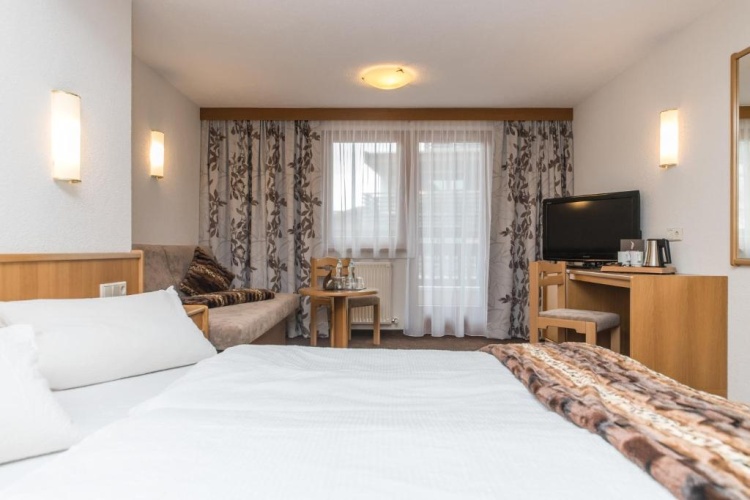 Standard Triple room with balcony