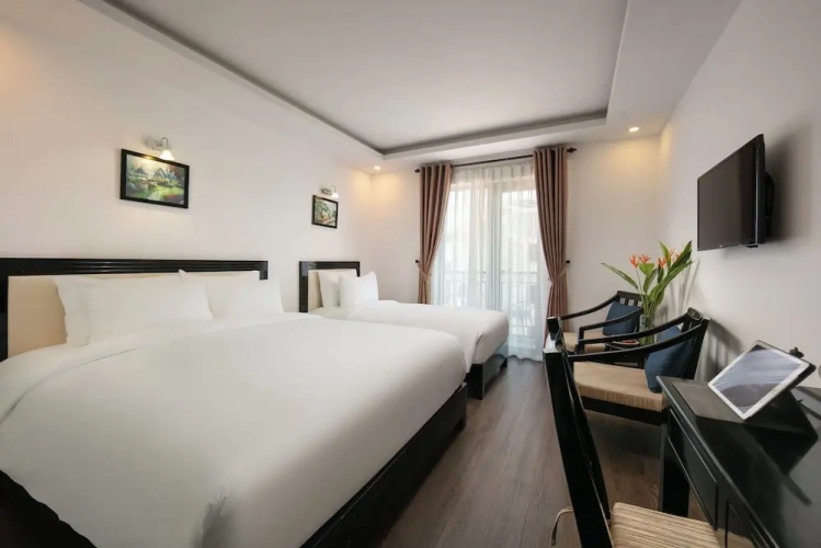 1 Bedroom Deluxe Triple room with balcony and with city view