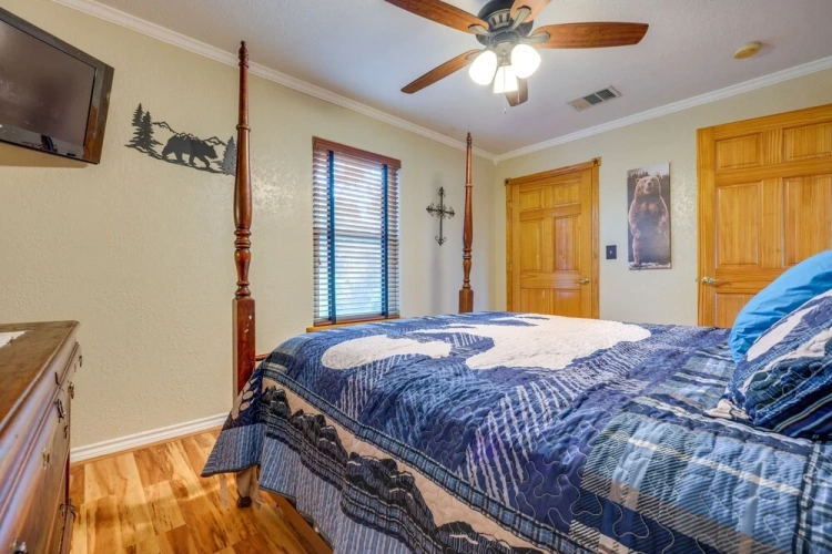 4 Bedrooms Cottage