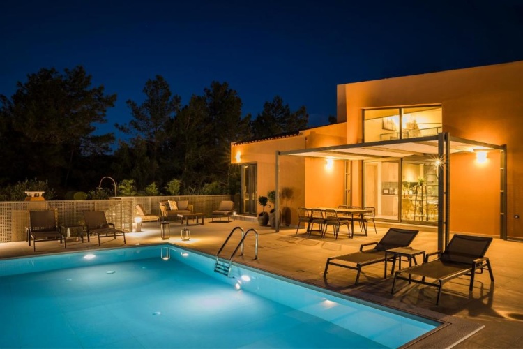 3 Bedrooms Villa