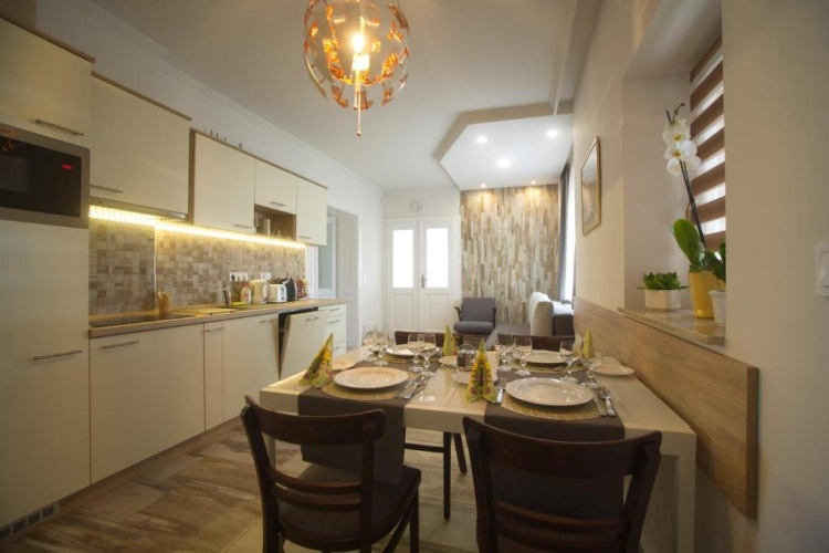 2 Bedrooms Cottage