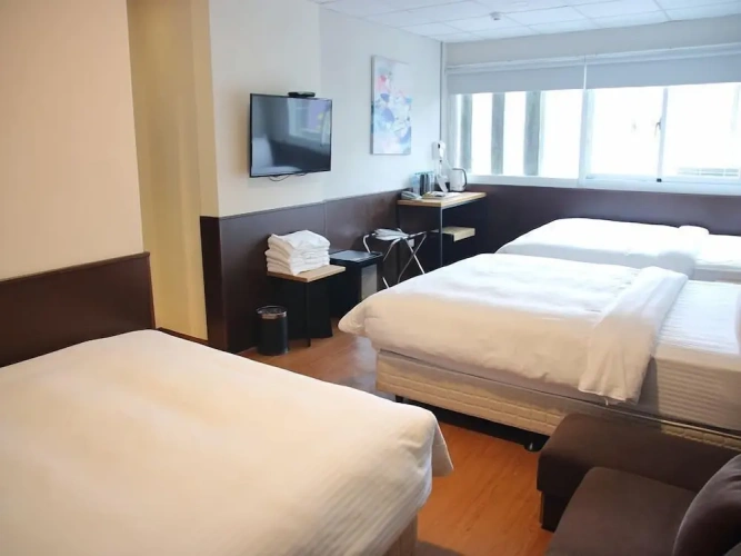 Superior Sextuple Family room