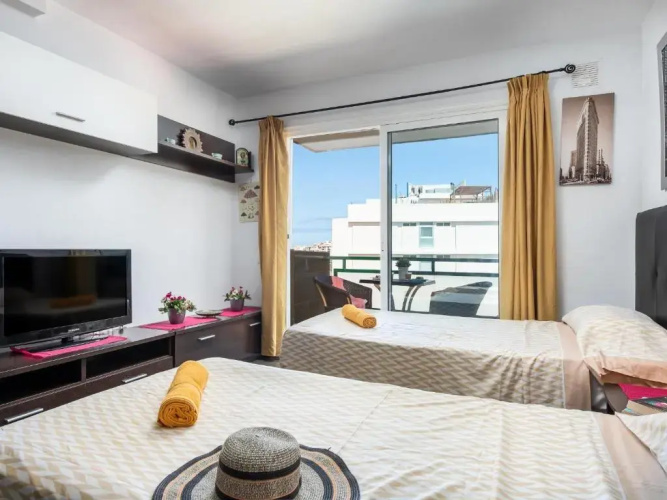 603 Studio Comodoro first sea line