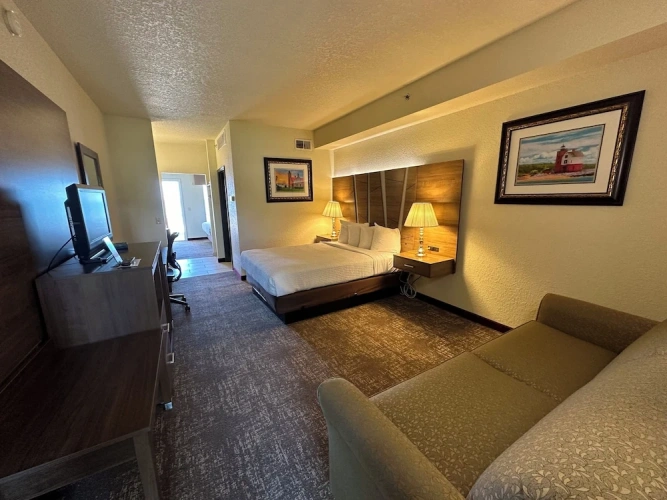 Economy room with courtyard view