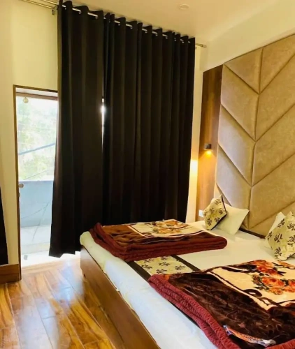 Deluxe Triple room with city view